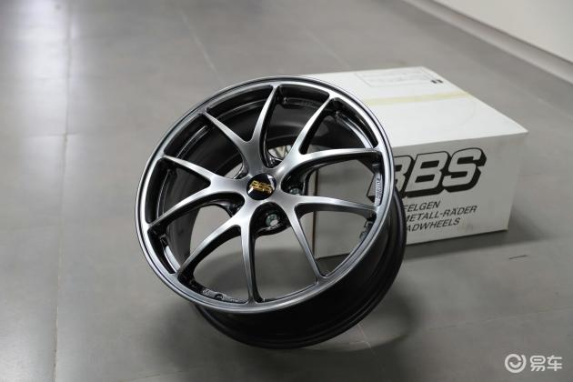高尔夫GTI改装BBS RI-A,Brembo F50,变身极速战车