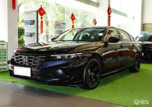 选雅阁还是帕萨特？修车师傅：开10万公里见真章