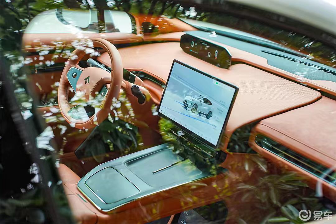 昊铂 HT对比智己 LS6:买车别只盯裸车价