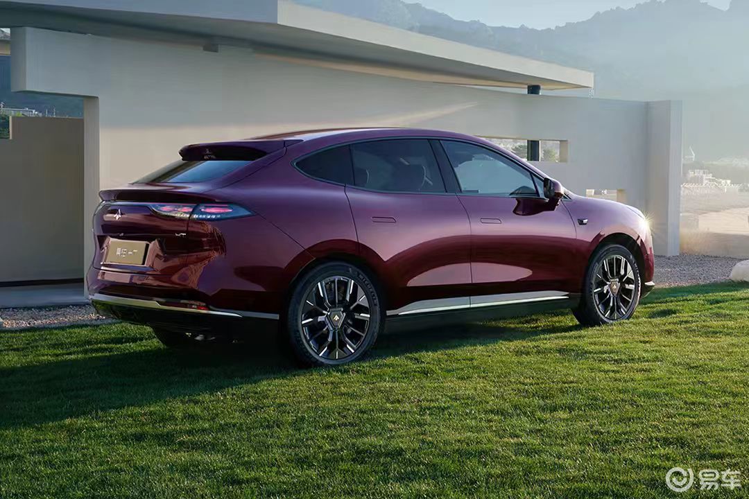 昊铂 HT对比智己 LS6:买车别只盯裸车价