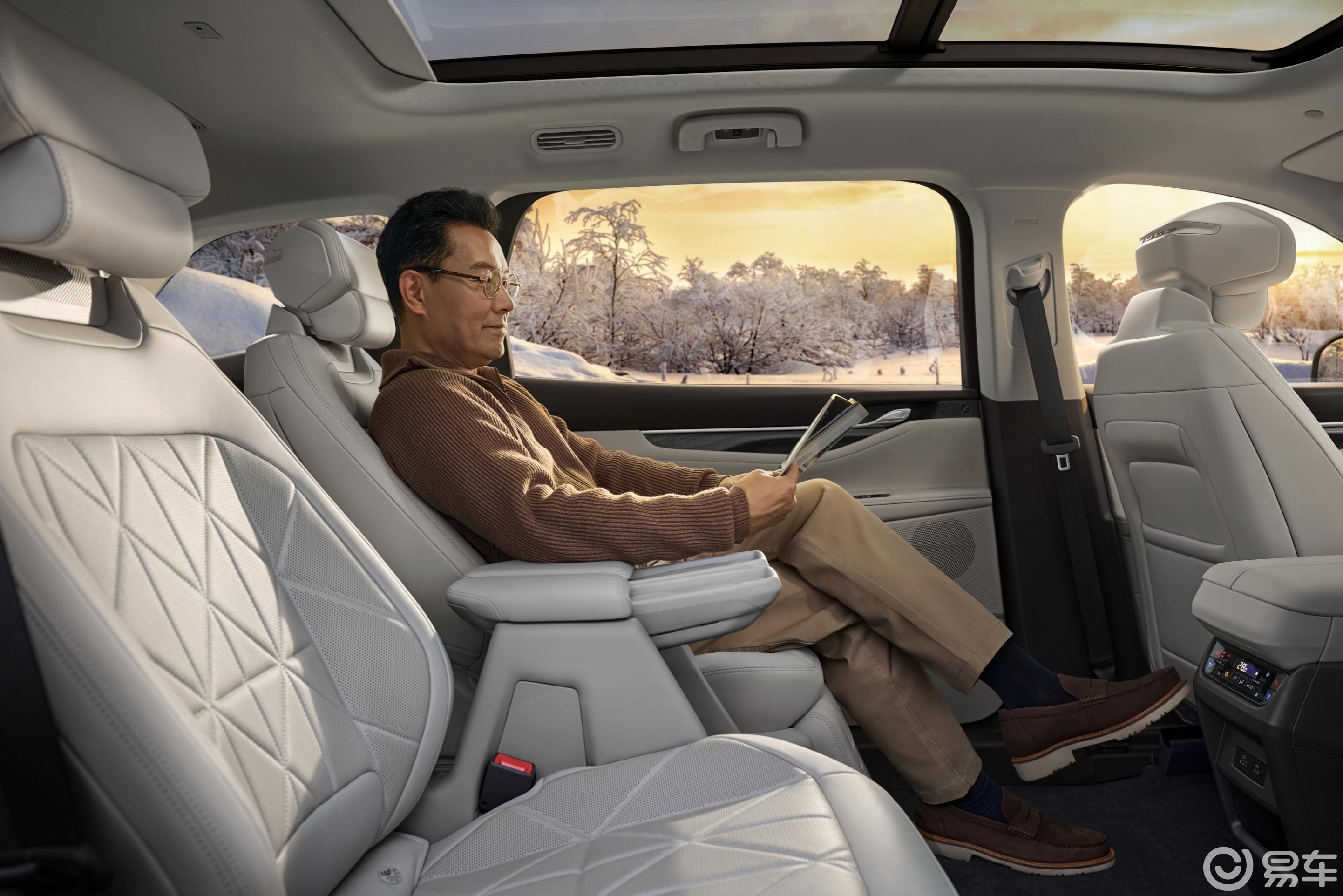 26款福特锐界L西宁车展亮相指导价22.98万加配不加价