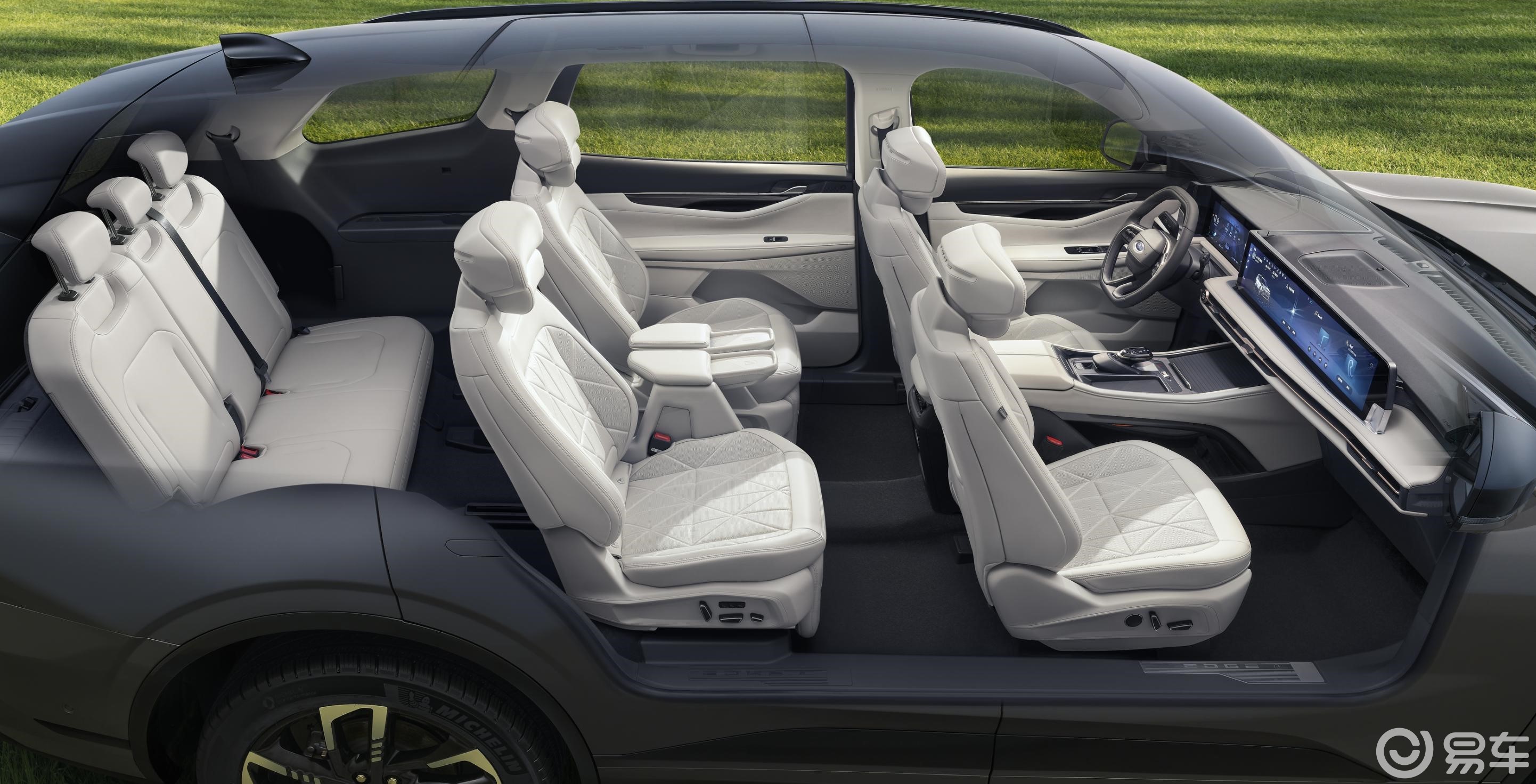 26款福特锐界L西宁车展亮相指导价22.98万加配不加价