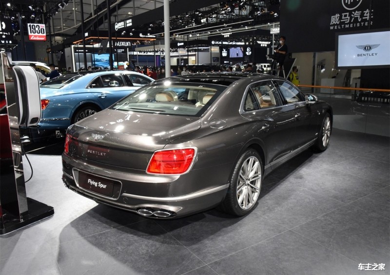 成都飞驰插电混动价格最低253.00万起 暂无优惠