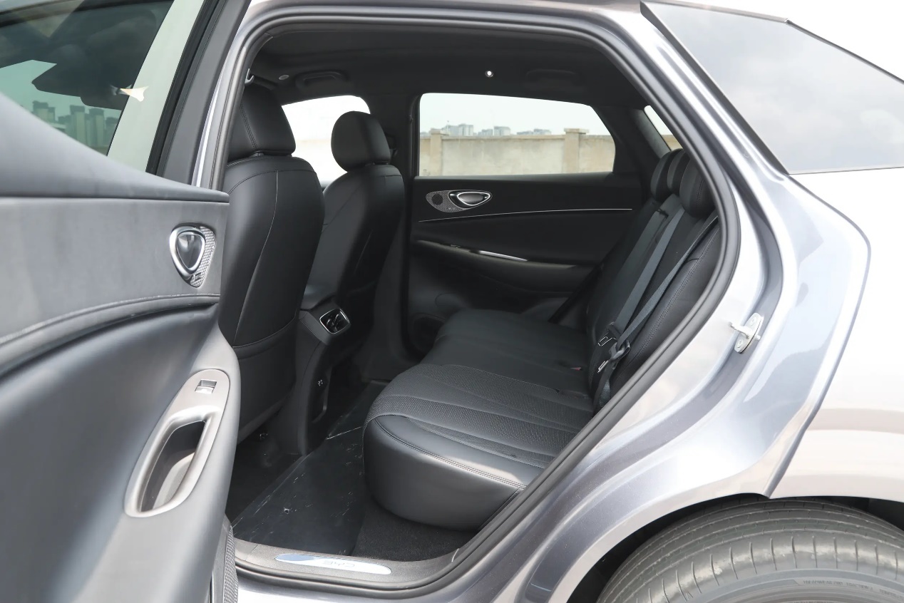 15.68万起,选长安启源Q07智能激光版还是海狮06?