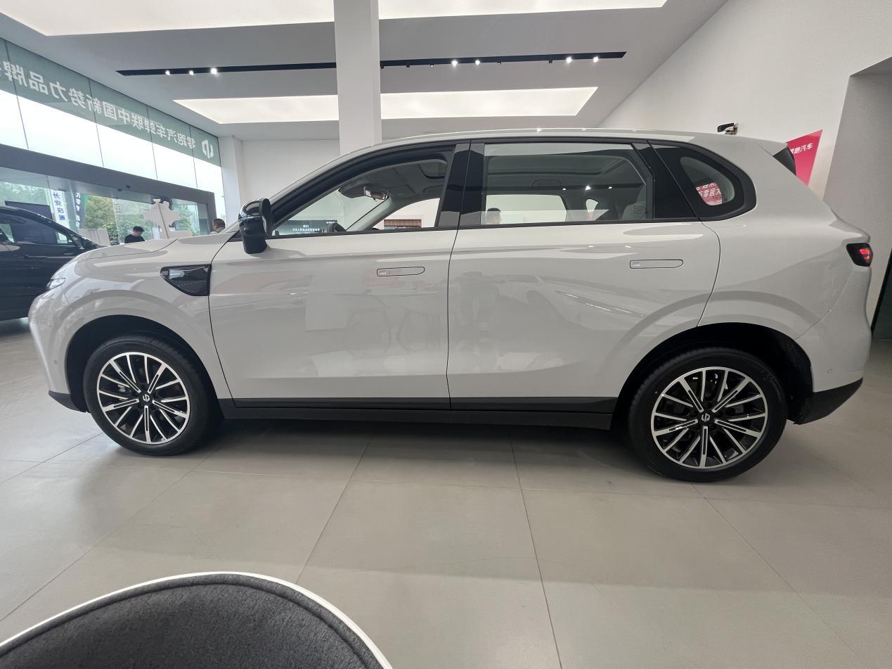 探店零跑B10、银河E5,10万级谁更适合家用?