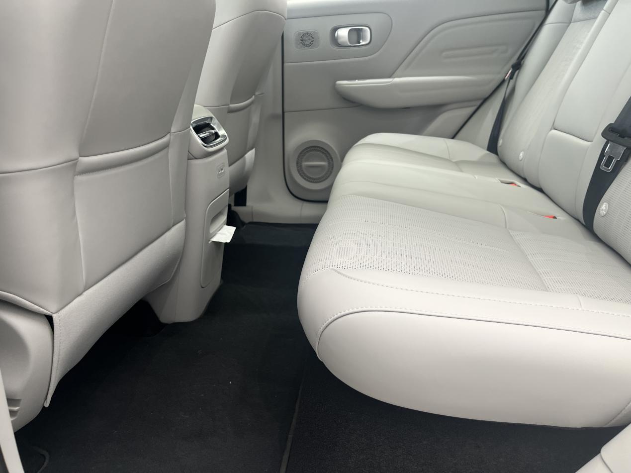 探店零跑B10、银河E5,10万级谁更适合家用?