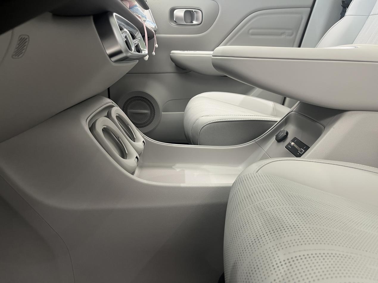 探店零跑B10、银河E5,10万级谁更适合家用?