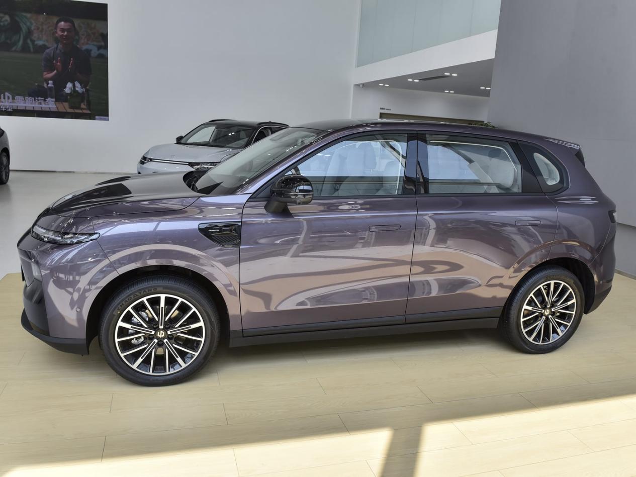 探店零跑B10、银河E5,10万级谁更适合家用?