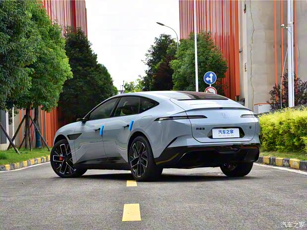 智能辅助驾驶体验迎来升级 阿维塔12四激光版将于10月18日预售