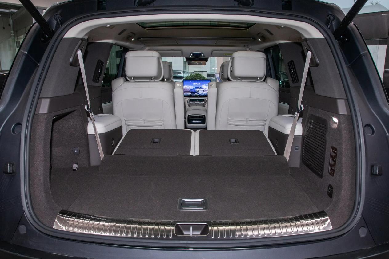 豪华大型SUV间的对决,腾势N9 DM和理想L9