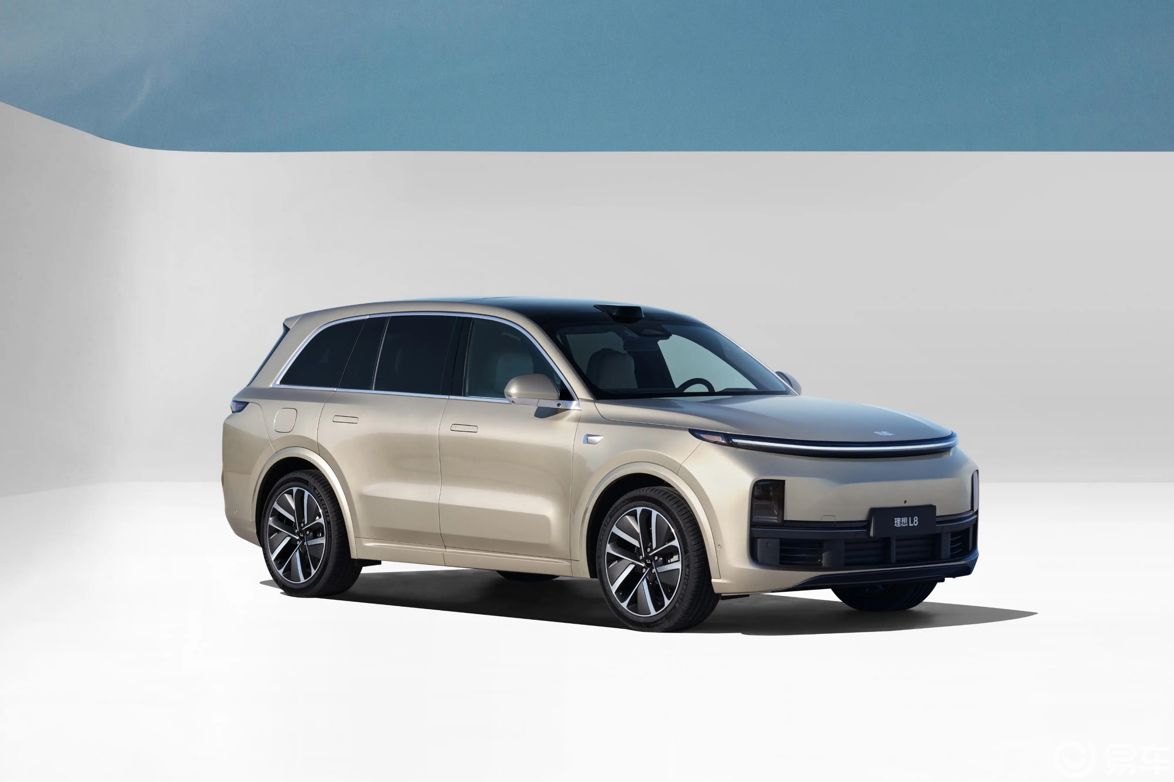 6座SUV！2026款腾势N8L叫板理想L8，该怎么选？