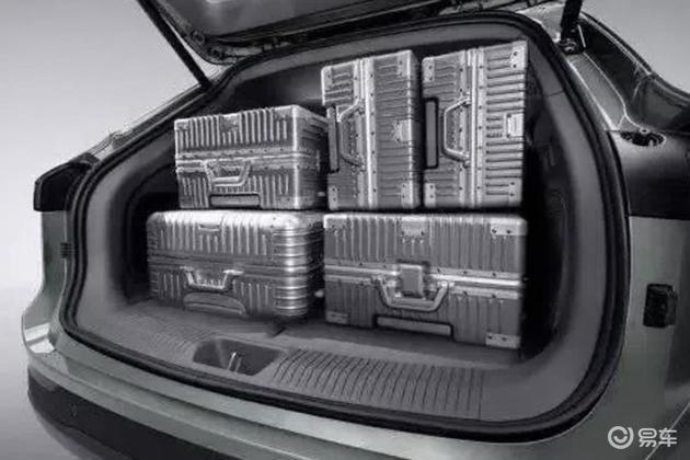 红旗HS6:中大型SUV新标杆,家用车的奢华体验