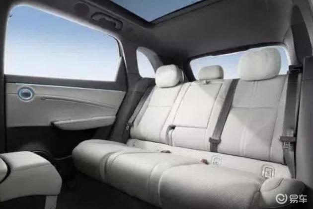 红旗HS6:中大型SUV新标杆,家用车的奢华体验