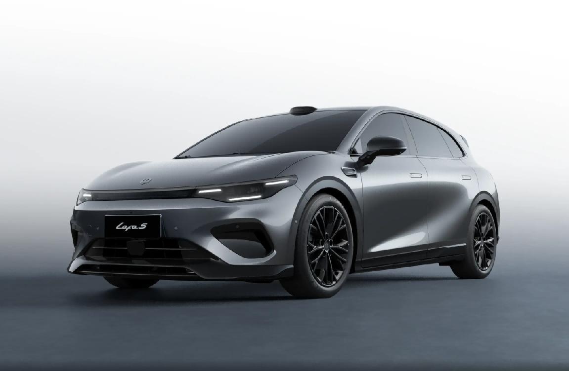 抢先体验零跑新品，定位两厢纯电“钢炮”？配无框车门