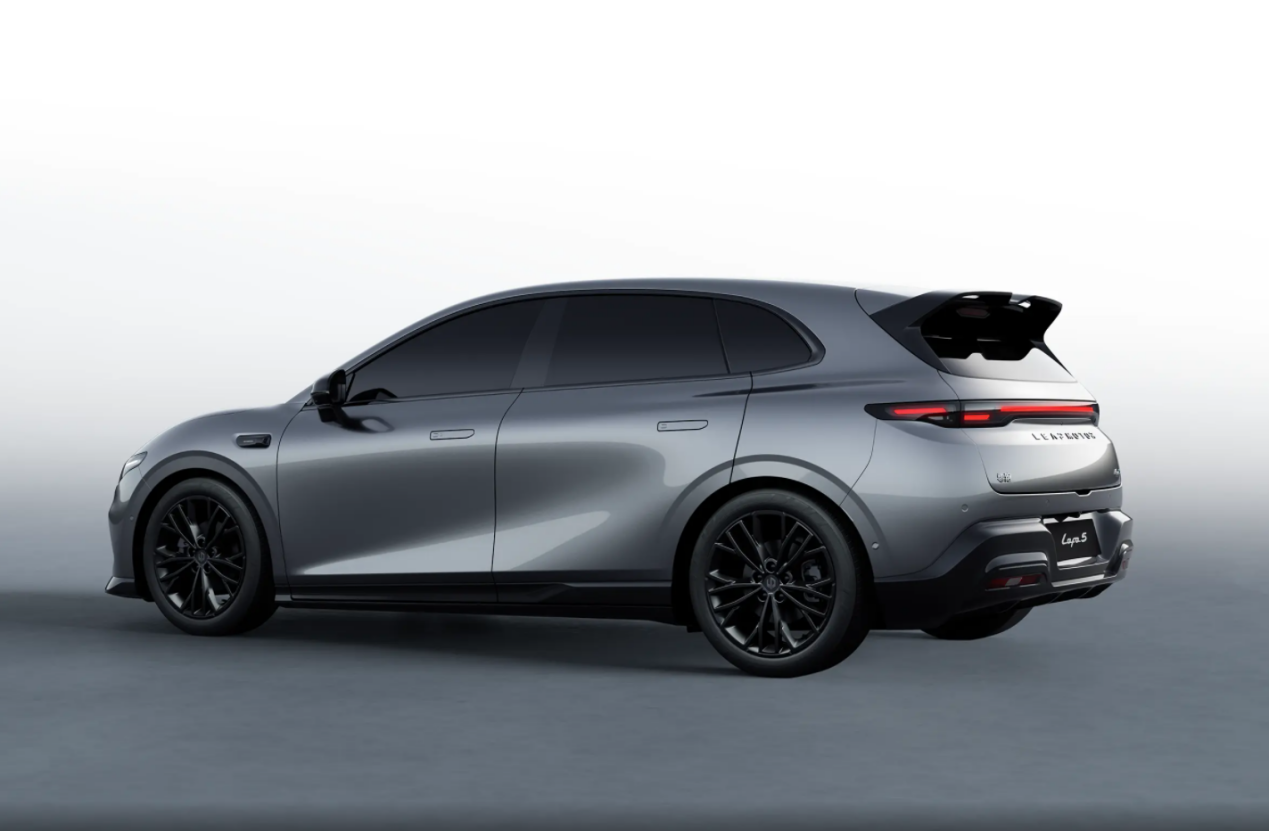 抢先体验零跑新品,定位两厢纯电“钢炮”?配无框车门