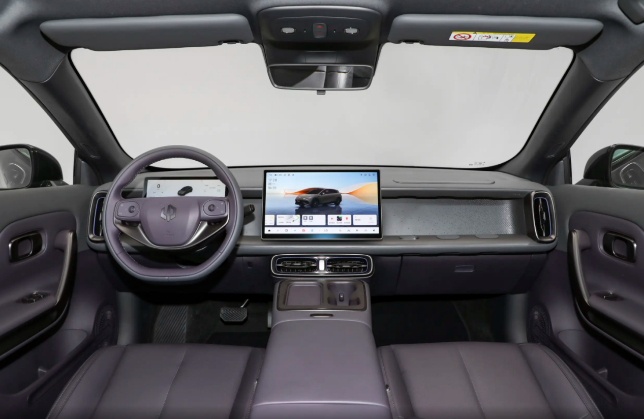 抢先体验零跑新品,定位两厢纯电“钢炮”?配无框车门