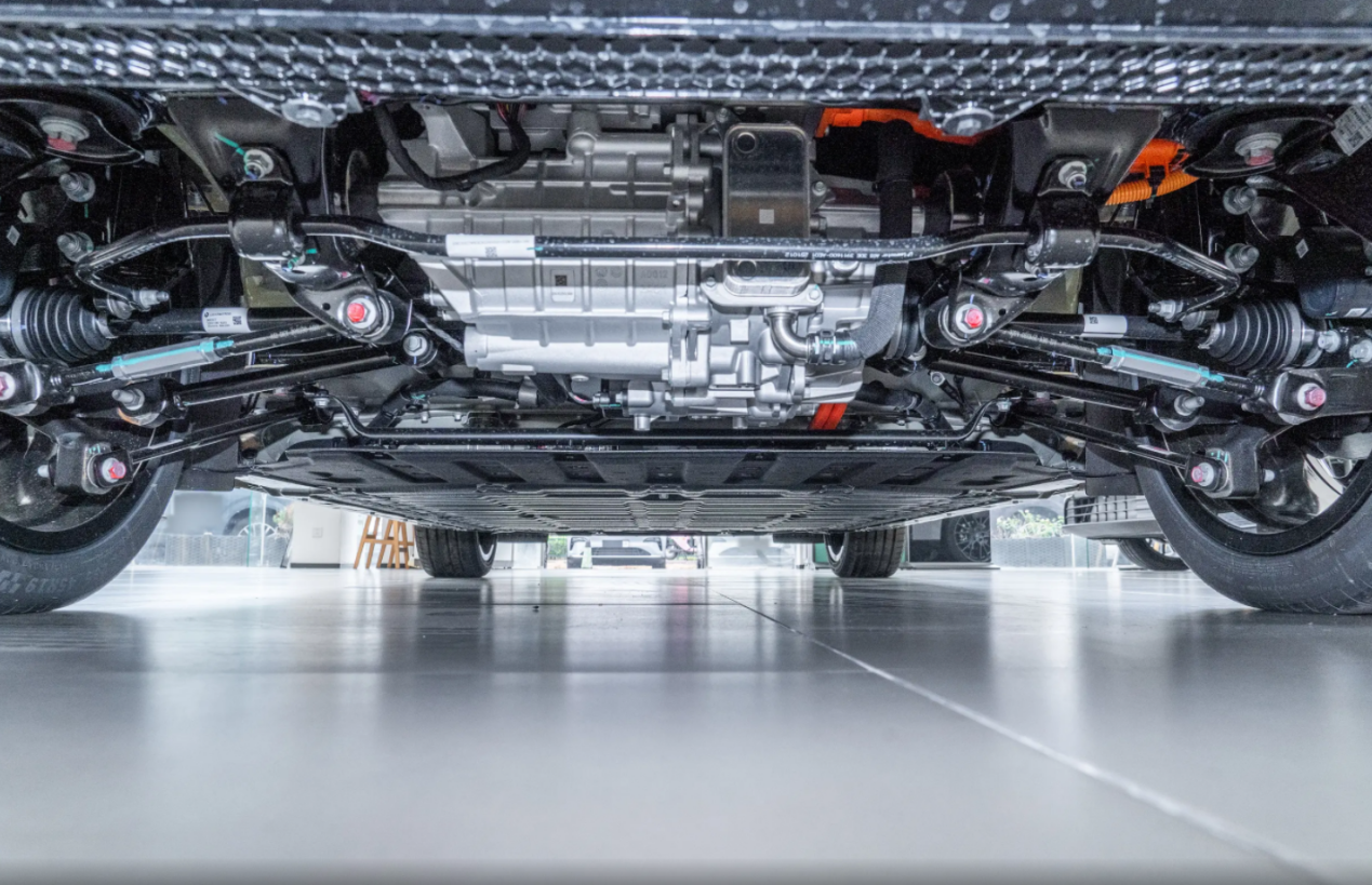 抢先体验零跑新品,定位两厢纯电“钢炮”?配无框车门