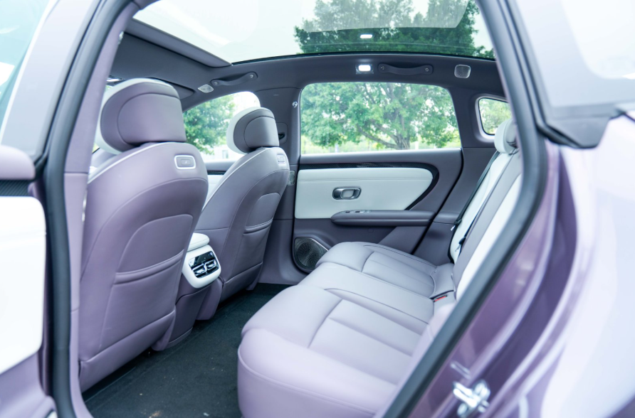 小鹏MONA M03迎来劲敌?长安启源A06,快充9分钟