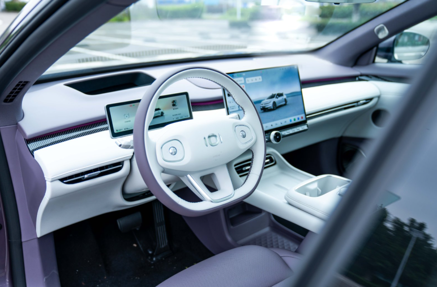 小鹏MONA M03迎来劲敌?长安启源A06,快充9分钟