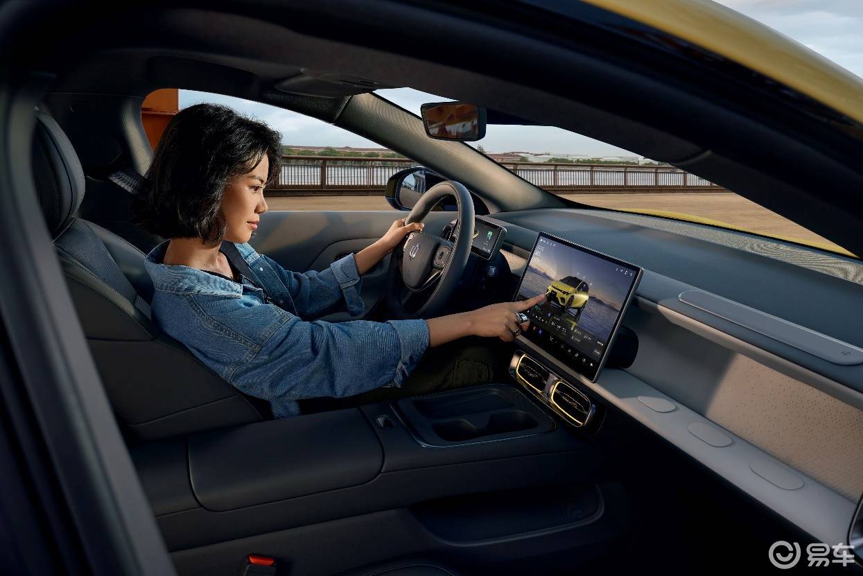 零跑Lafa5为“不将就”的年轻人而来预售10.58万起