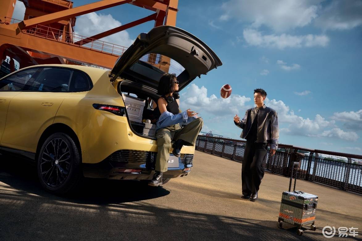 零跑Lafa5为“不将就”的年轻人而来预售10.58万起