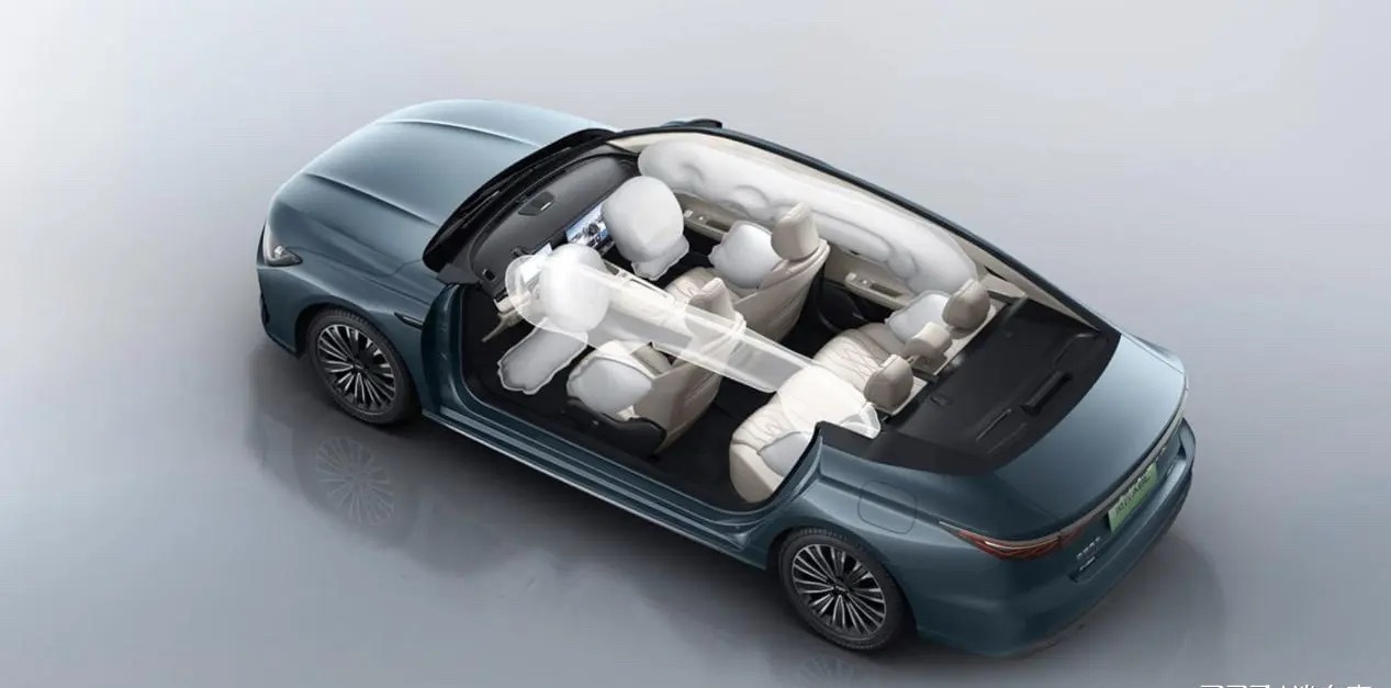 十万级混动双雄风云A8L vs秦L“亦善驰骋 亦有锋芒”