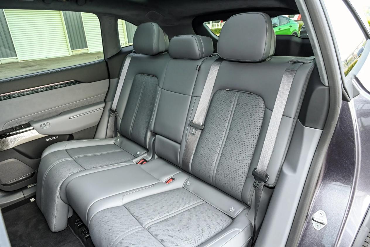 极氪7X对比特斯拉Moldel Y,选谁更合适?