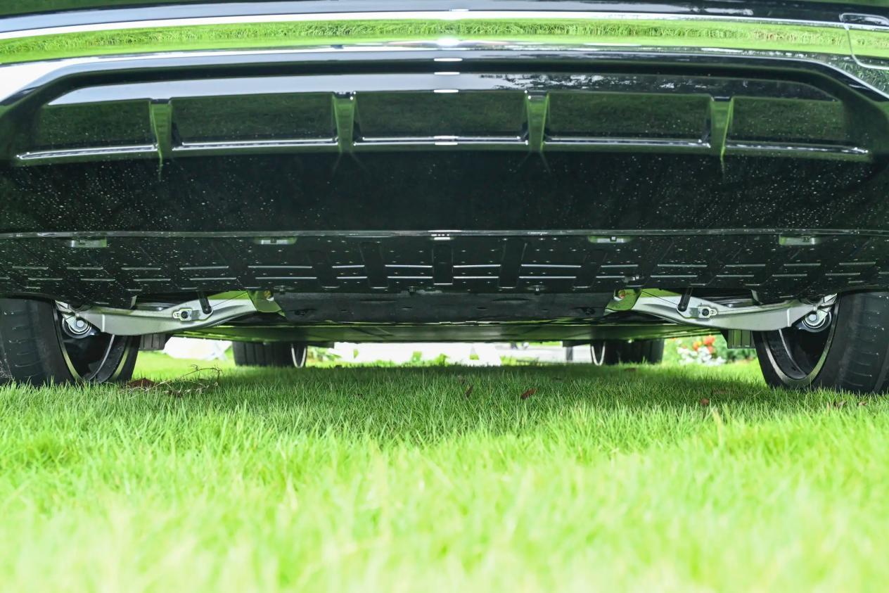 极氪7X对比特斯拉Moldel Y,选谁更合适?