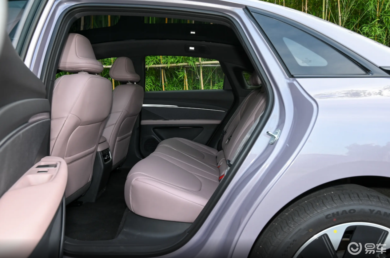 建议看小鹏MONA M03的朋友,先看看长安启源A06