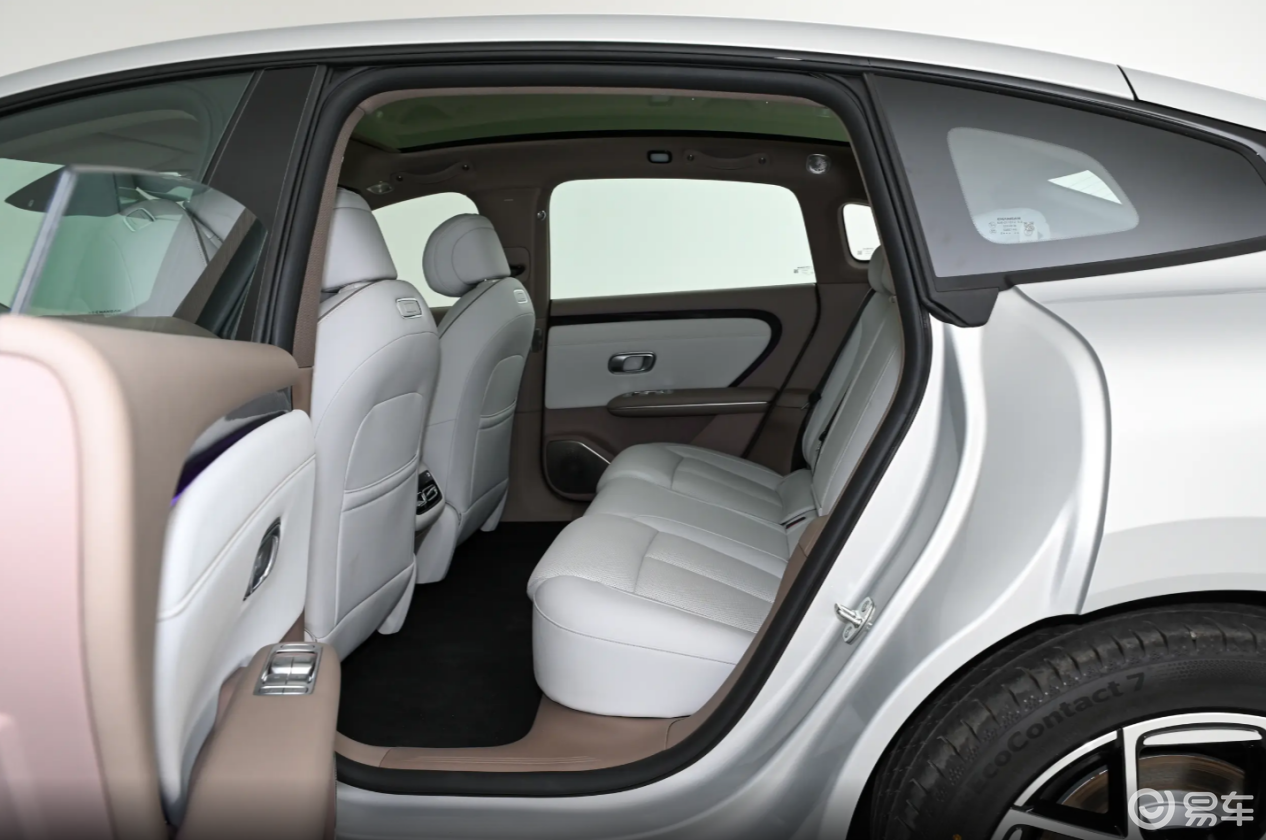 建议看小鹏MONA M03的朋友,先看看长安启源A06