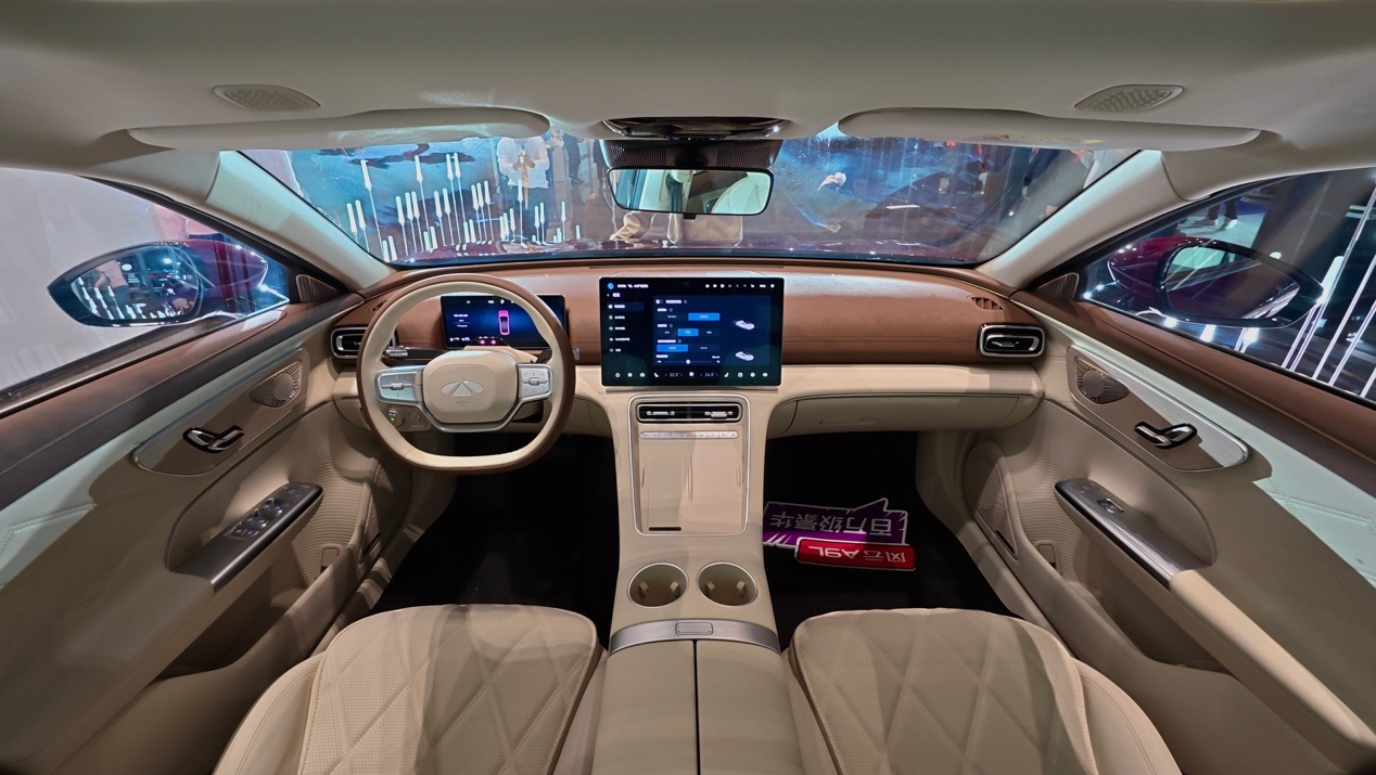 17.19万元起,风云A9L光辉四驱版配置梯度和真车体验