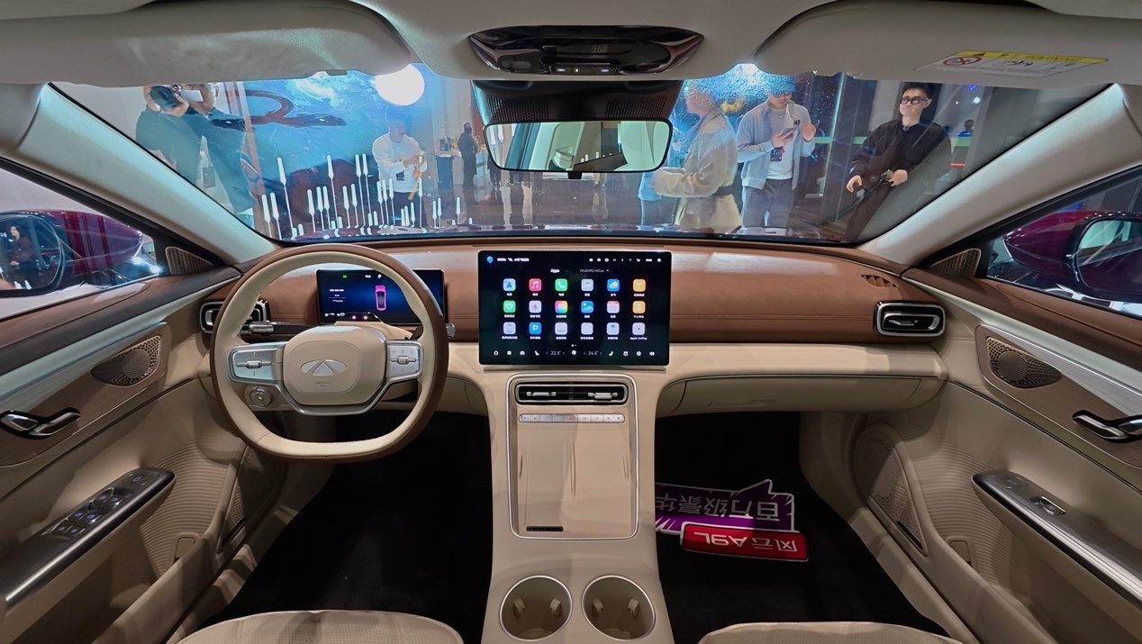 17.19万元起,风云A9L光辉四驱版配置梯度和真车体验