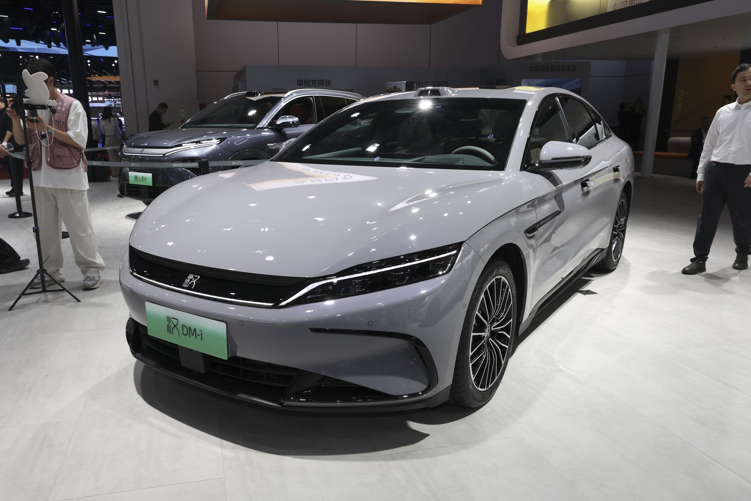 17.19万元起,风云A9L光辉四驱版配置梯度和真车体验