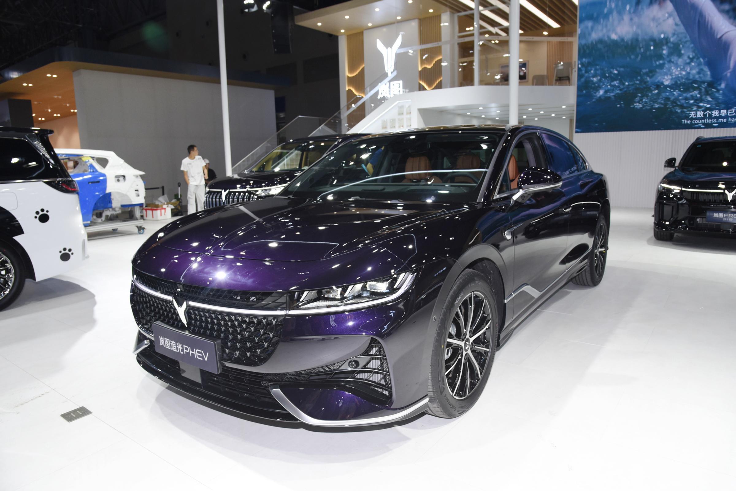 17.19万元起,风云A9L光辉四驱版配置梯度和真车体验