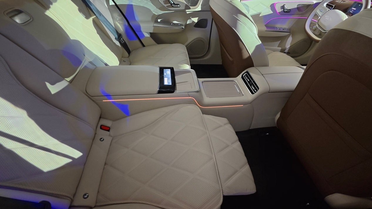 17.19万元起,风云A9L光辉四驱版配置梯度和真车体验