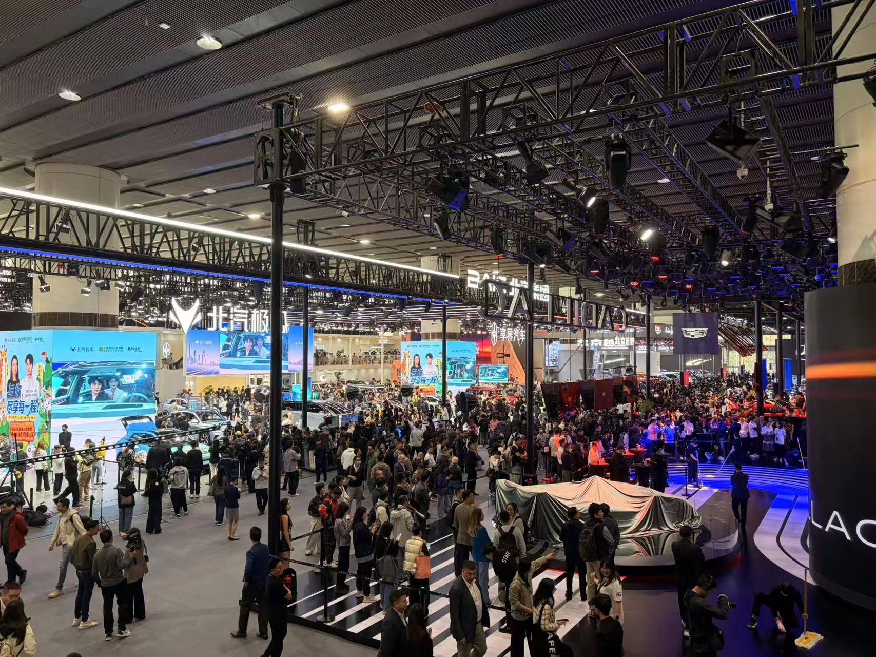 多车企开启年底“抢单大战”!精准促销抢跑,新车现在买还是等明年?