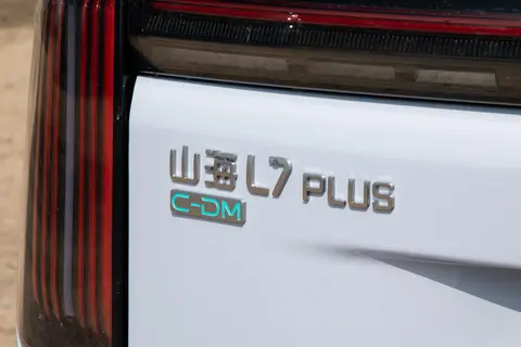 15万级插混SUV新选择！超大空间、超强配置，带全家出游就选TA